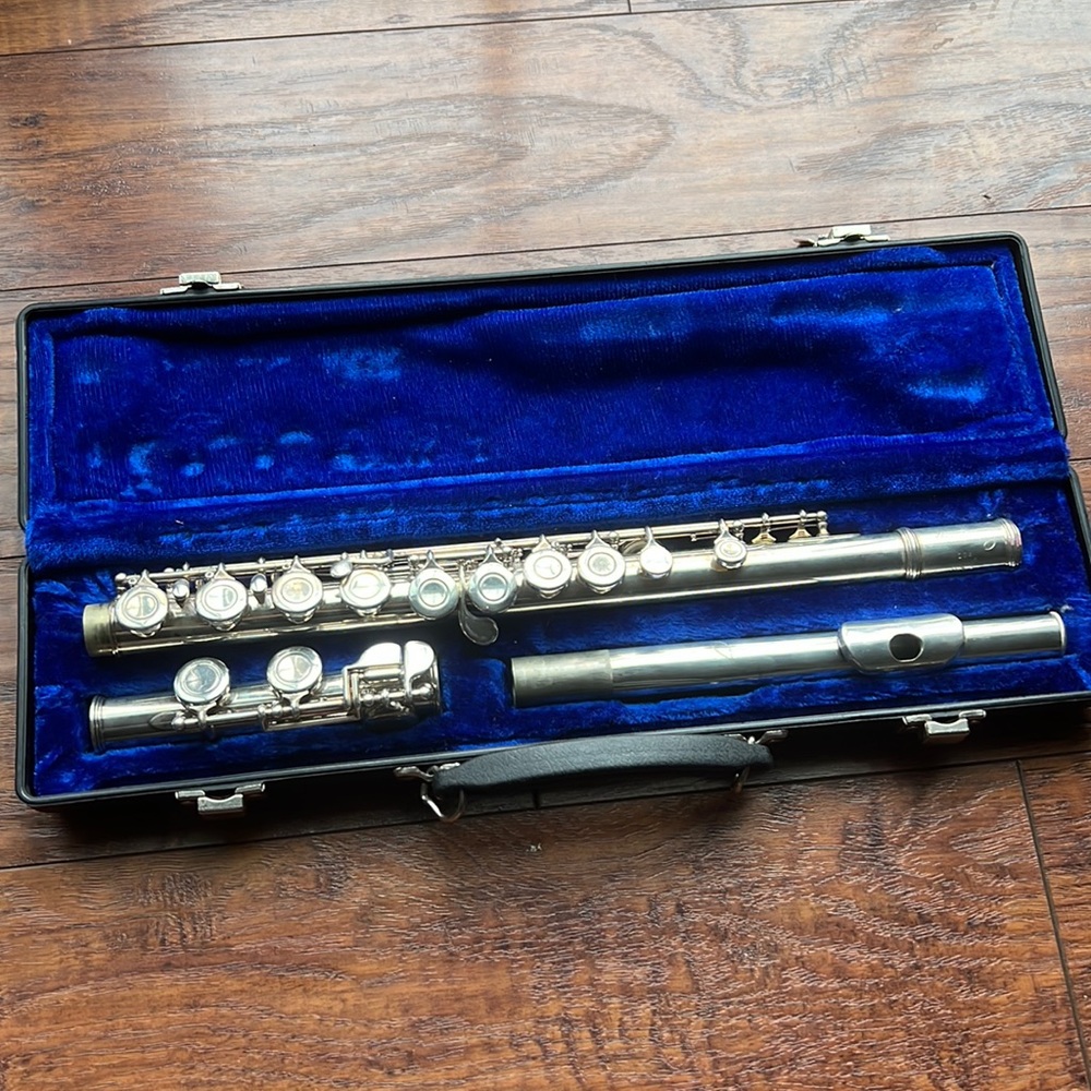 W.T. Armstrong Elkhart 104 Silver Plate Flute & Carrying Case
